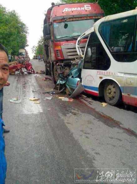 巧家縣車禍現(xiàn)場圖片