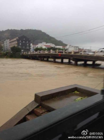 臺(tái)風(fēng)夜襲蒼南 多地被淹上千房屋倒塌一人遇難損失超過8億