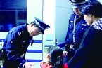 濟南五歲女孩走丟后沿公交車沿線走找回家的路