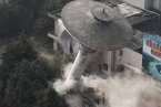 長沙水塔爆破拆除 湖南省水利大院長沙最高水塔拆除