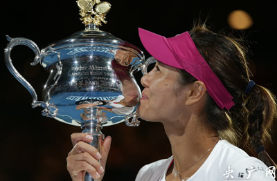 李娜澳網奪冠 2014澳網女單李娜2比0戰勝齊布爾科娃奪冠