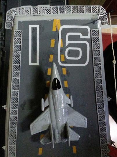 溫州老船工王阿龍制作的遼寧號(hào)航母