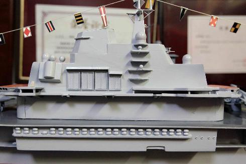 溫州老船工王阿龍制作的遼寧號(hào)航母