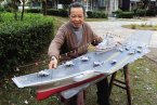 溫州87歲老船工王阿龍耗時100多天 制作遼寧號航母模