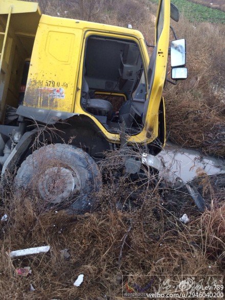 龍港時(shí)代大道二河段車禍現(xiàn)場(chǎng)圖片