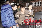 女孩小區內玩耍被撞 深圳龍崗區小區女童被撞事件
