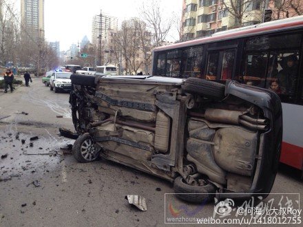 市南區(qū)車禍現(xiàn)場圖片