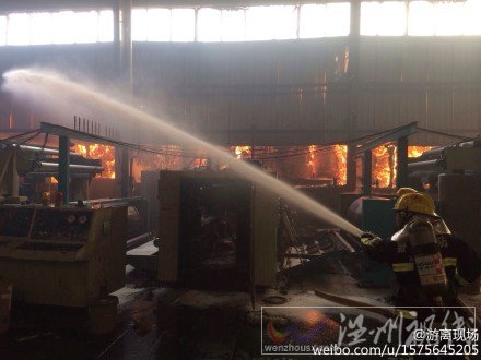 余新鎮北大街工廠著火