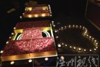 小伙用百元大鈔折9