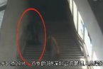 深女高管地鐵口猝死 監控視頻顯示梁婭倒地時還有知