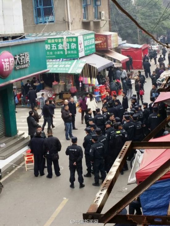 長沙伍家嶺街道菜市場砍人事件