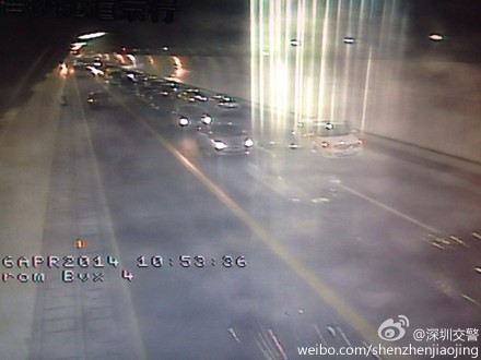 大梅沙隧道內發生車禍