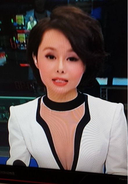 央視女主播穿肉色內衣