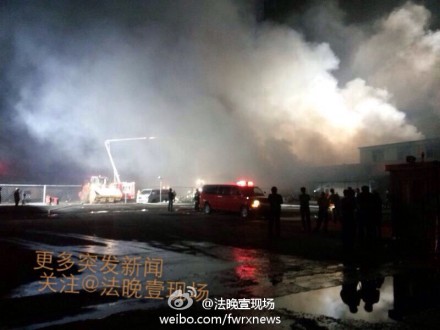消防人員在現(xiàn)場(chǎng)救援