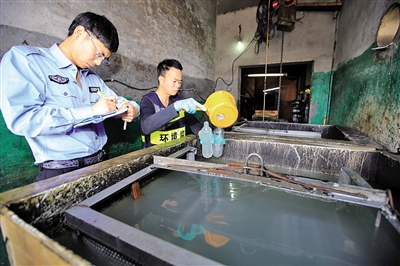 甌海梧田街道霞王村繁新路被關停的電鍍廠又開工被查