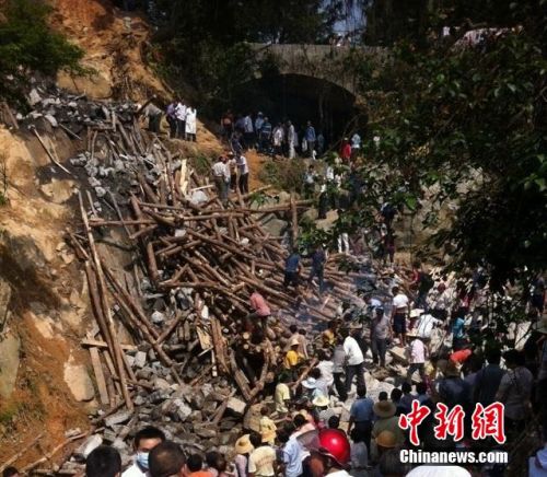 高州深鎮大橋坍塌