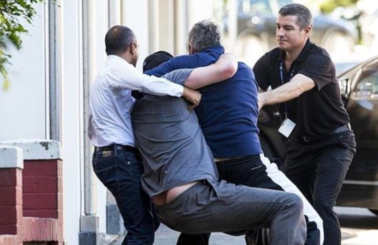 億萬富豪為名模斗毆