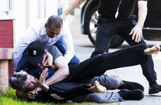 億萬富豪為名模斗毆