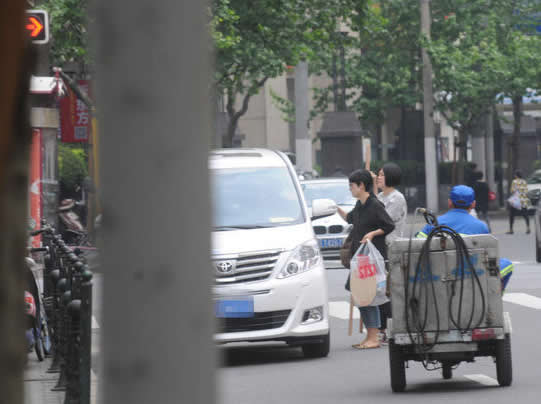 馬伊琍為大女兒買學(xué)習用品