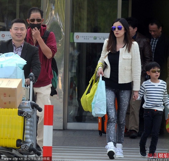 王志文老婆陳堅(jiān)紅勤儉持家 專賣名牌跑車身家上千萬