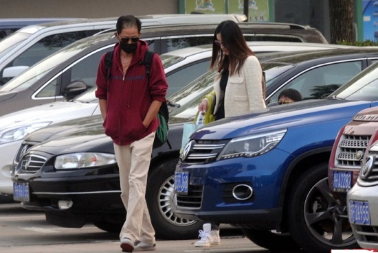 王志文老婆陳堅(jiān)紅勤儉持家 專賣名牌跑車身家上千萬