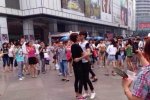 成都春熙路男男接吻大賽毀三觀