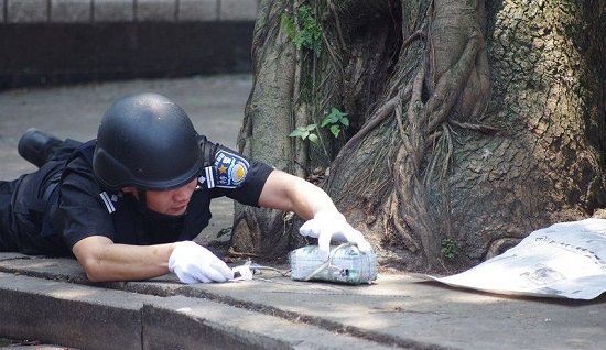 溫州爆炸 警方在拆除炸彈
