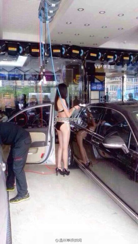 洗車店比基尼美女洗車