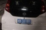 這輛車要嚇死人 車主在后車窗貼骷髏真的嚇死人