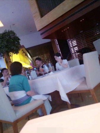 奶茶妹劉強(qiáng)東同居 見了家長疑好事將近