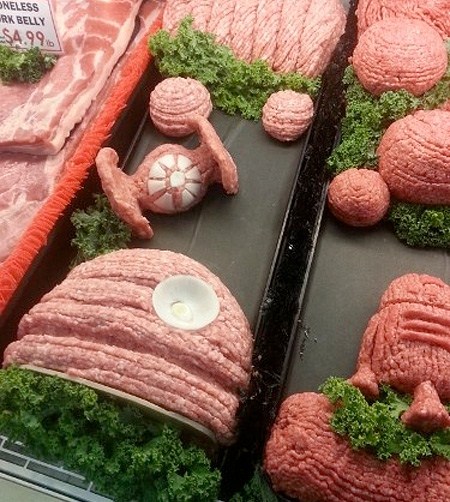 超市擺肉大叔生肉做雕塑