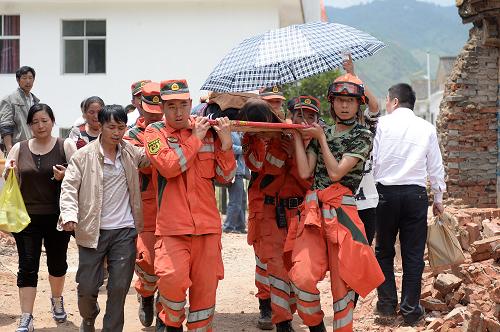 云南昭通地震災區救援現場