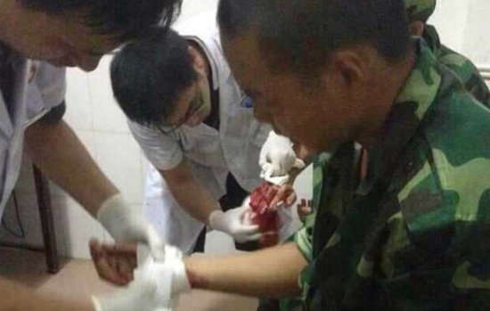 皇倉中學(xué)軍訓(xùn)教官打人