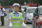 陜西美女交警爆紅 美女交警在漢中執勤