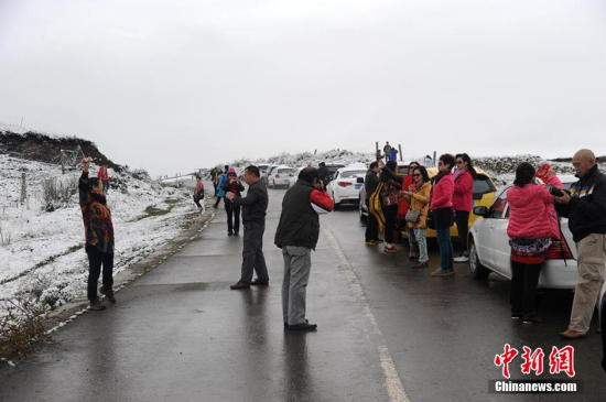 四川阿壩州紅原大草原下雪了