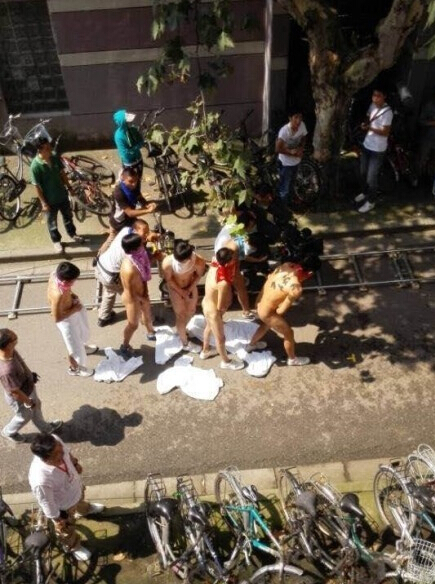 河海大學(xué)6男生裸奔