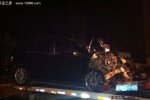 佳木斯車(chē)禍 交警開(kāi)路虎撞奔馳致2人死亡