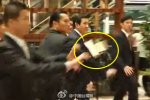 馬英九遭丟書 18歲男生不滿馬英九統(tǒng)一談話丟書