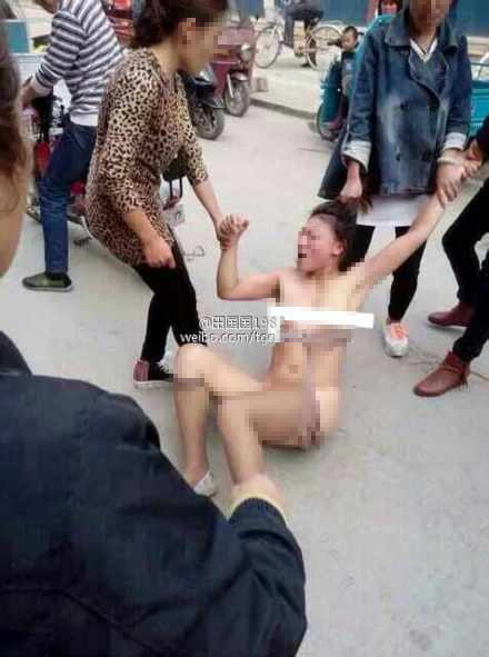 小三被當(dāng)街扒光遭群毆
