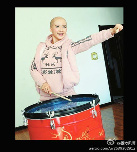光頭美女安然照片