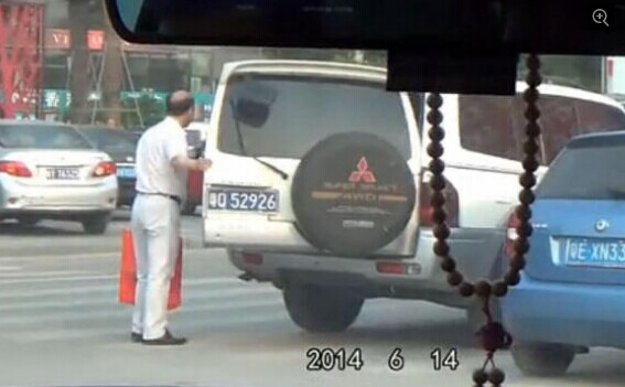 副局長(zhǎng)駕公車探情婦