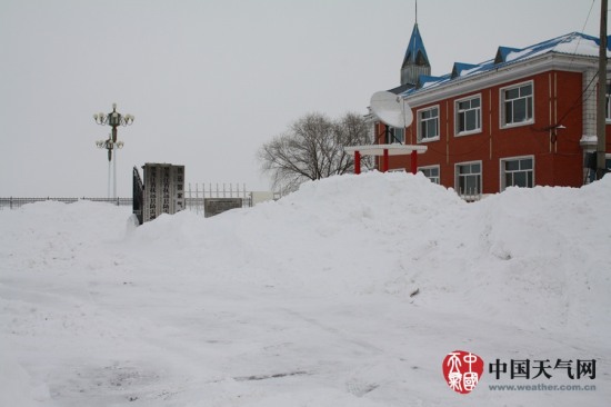 黑龍江撫遠(yuǎn)暴雪積雪深度達(dá)1米