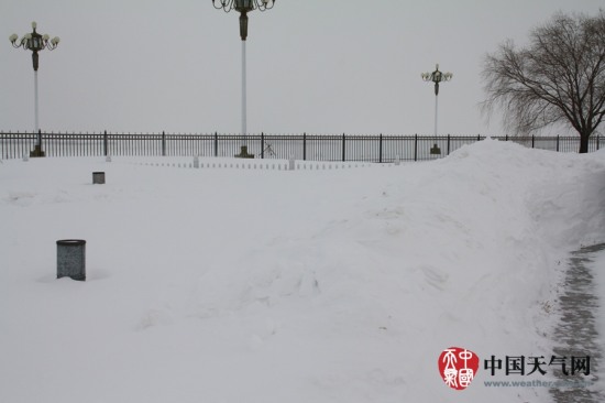 黑龍江撫遠(yuǎn)暴雪積雪深度達(dá)1米