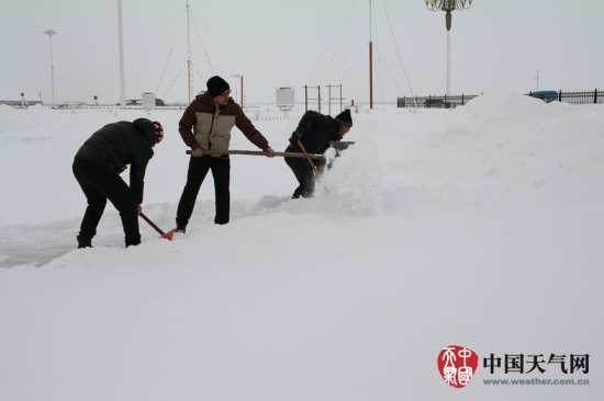 黑龍江撫遠(yuǎn)暴雪積雪深度達(dá)1米