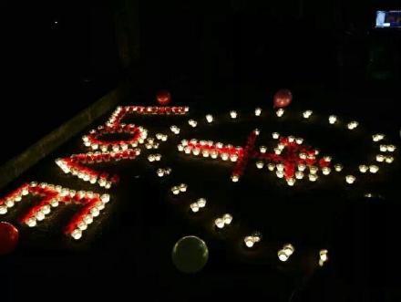 西華師大男男表白牽手成功