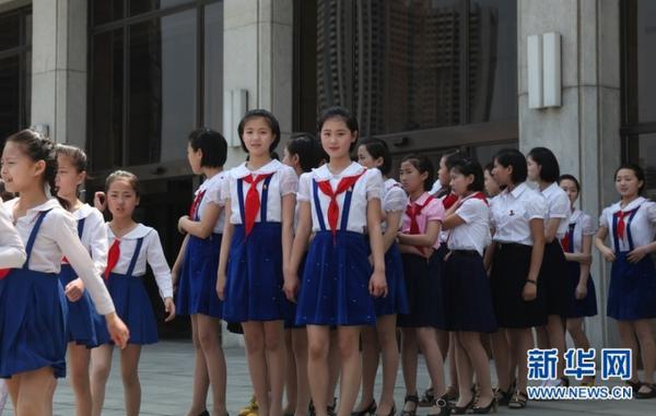 李雪主引領朝鮮潮流 朝鮮校園女學清純可人