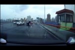 南浦大橋車禍視頻是行車記錄儀拍攝 發(fā)布視頻者曾參
