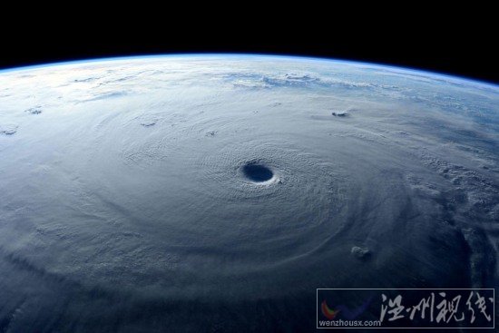 超強(qiáng)臺(tái)風(fēng)的臺(tái)風(fēng)眼