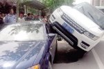 路虎騎上奧迪好任性 路虎車主被圍毆在先