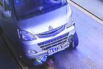 司機(jī)改裝面包車被罰 開車撞交警拖行78米